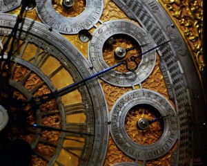 clock-time-wheel-calendar