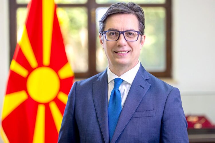 Σκέτο «Μακεδονία», εἰς τό διηνεκές, μέ τήν βούλα τῆς Ἑλλάδος!