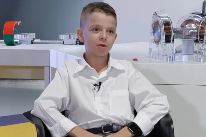 Βίκτωρ Γιαννικόπουλος, 13 ετών, πρώτο βραβείο καλύτερης ομιλίας στην 1ο Βαλκανικό Θερινό Σχολείο Αστρονομίας και Αστροφυσική